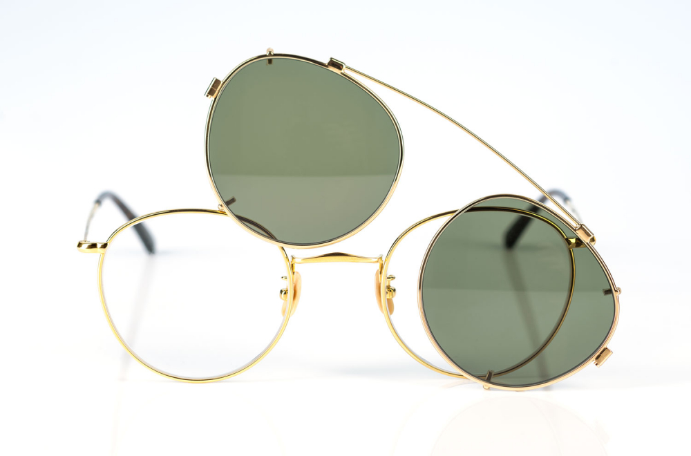 Ducloux – Pantos – Gold – Sonnenclip mit grünen Gläsern – aufgesetzt auf der dazu passenden Brille – made in France – KITSCHENBERG Brillen